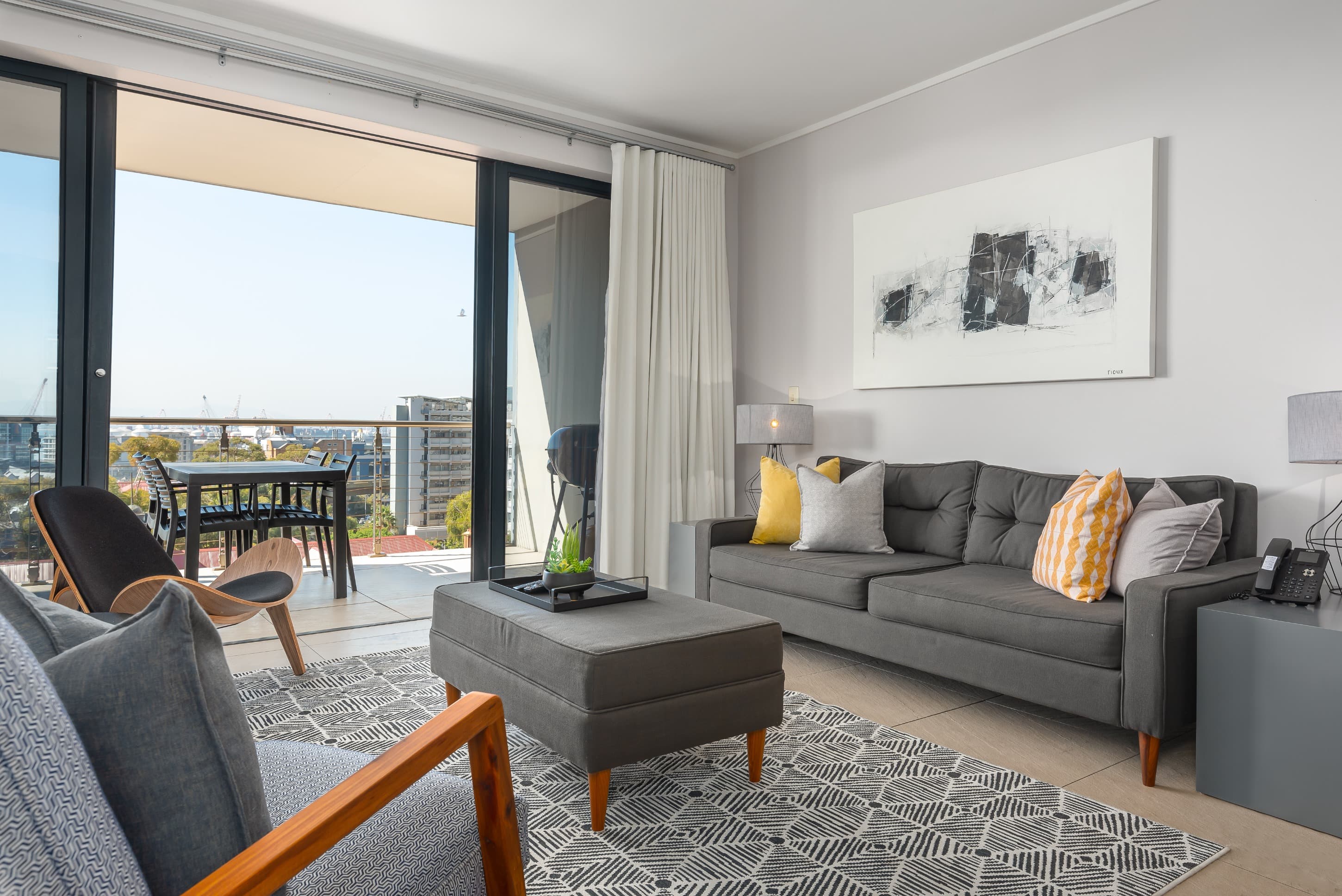 Cosy 2 Bed Apartment | Pool | Gym