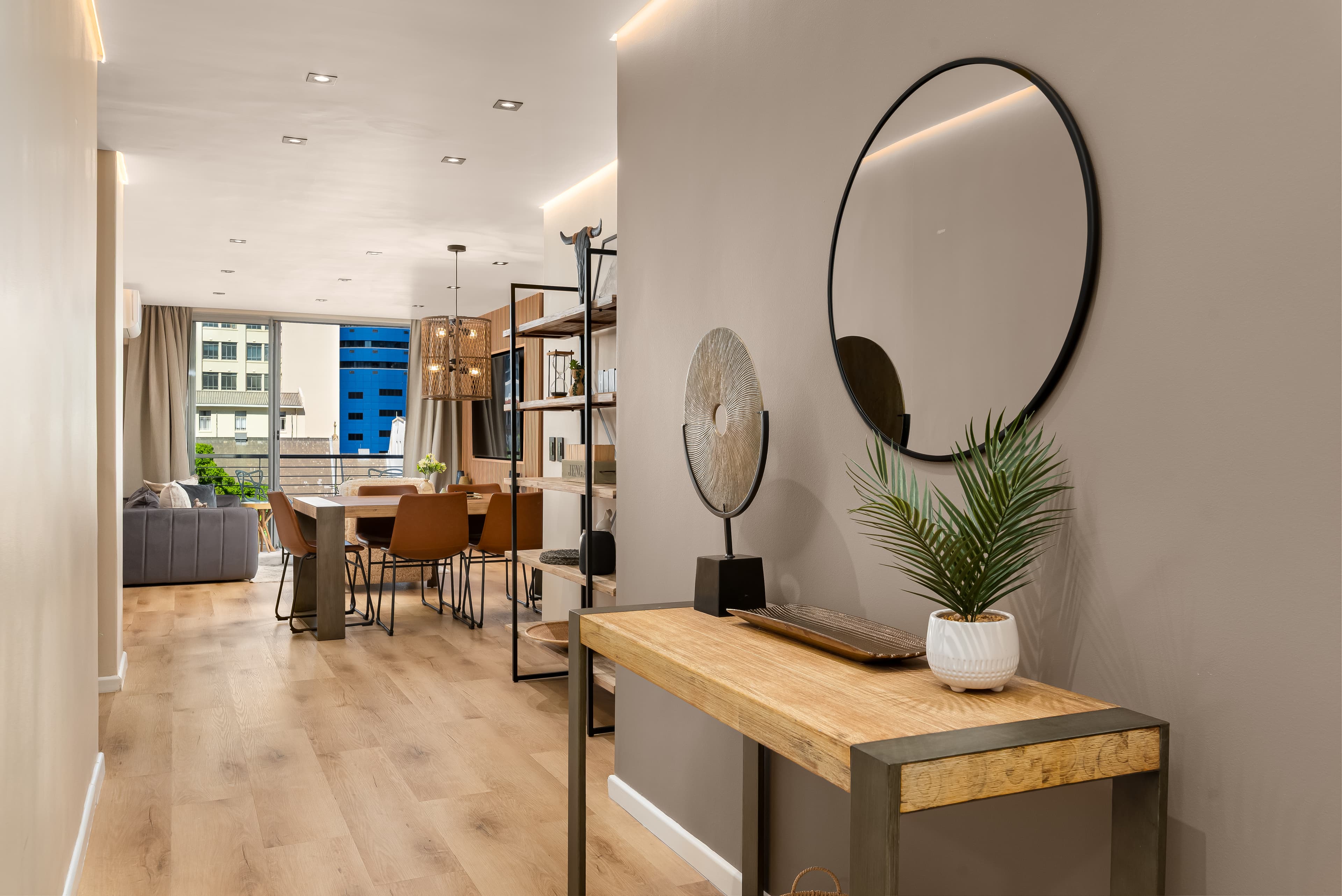 Central Cape Town | Mountain Views, Pool & Gym