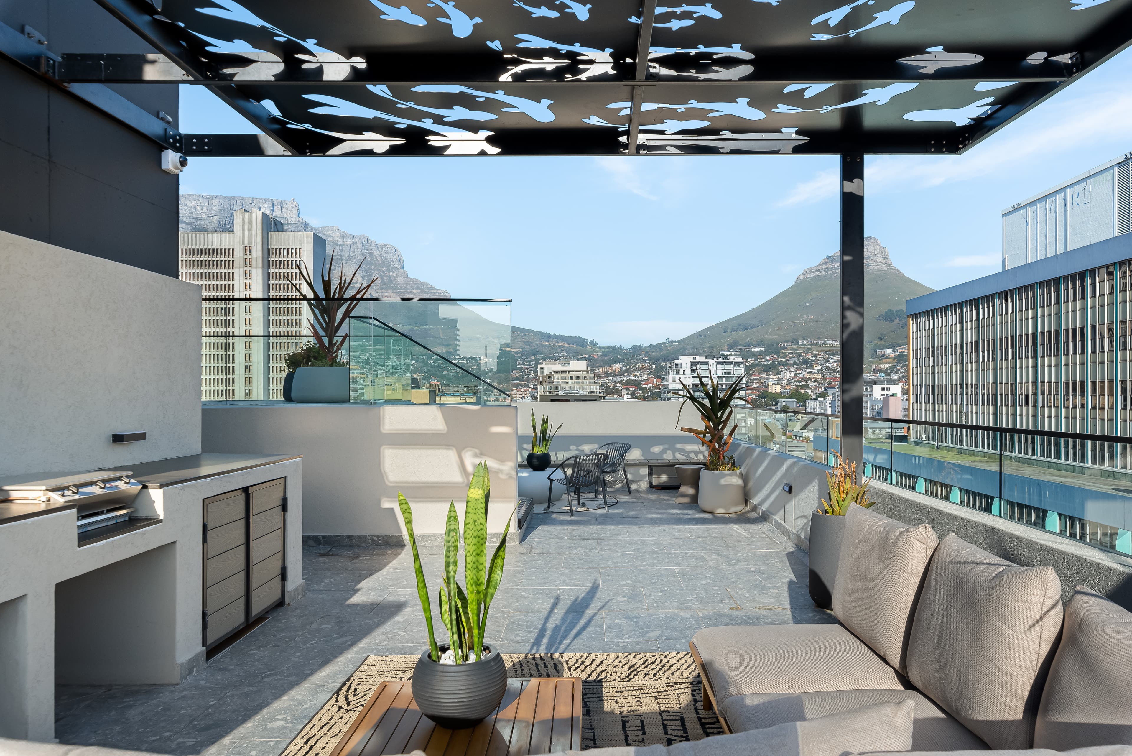 Designer Stay | Rooftop Pool & Mountain Views