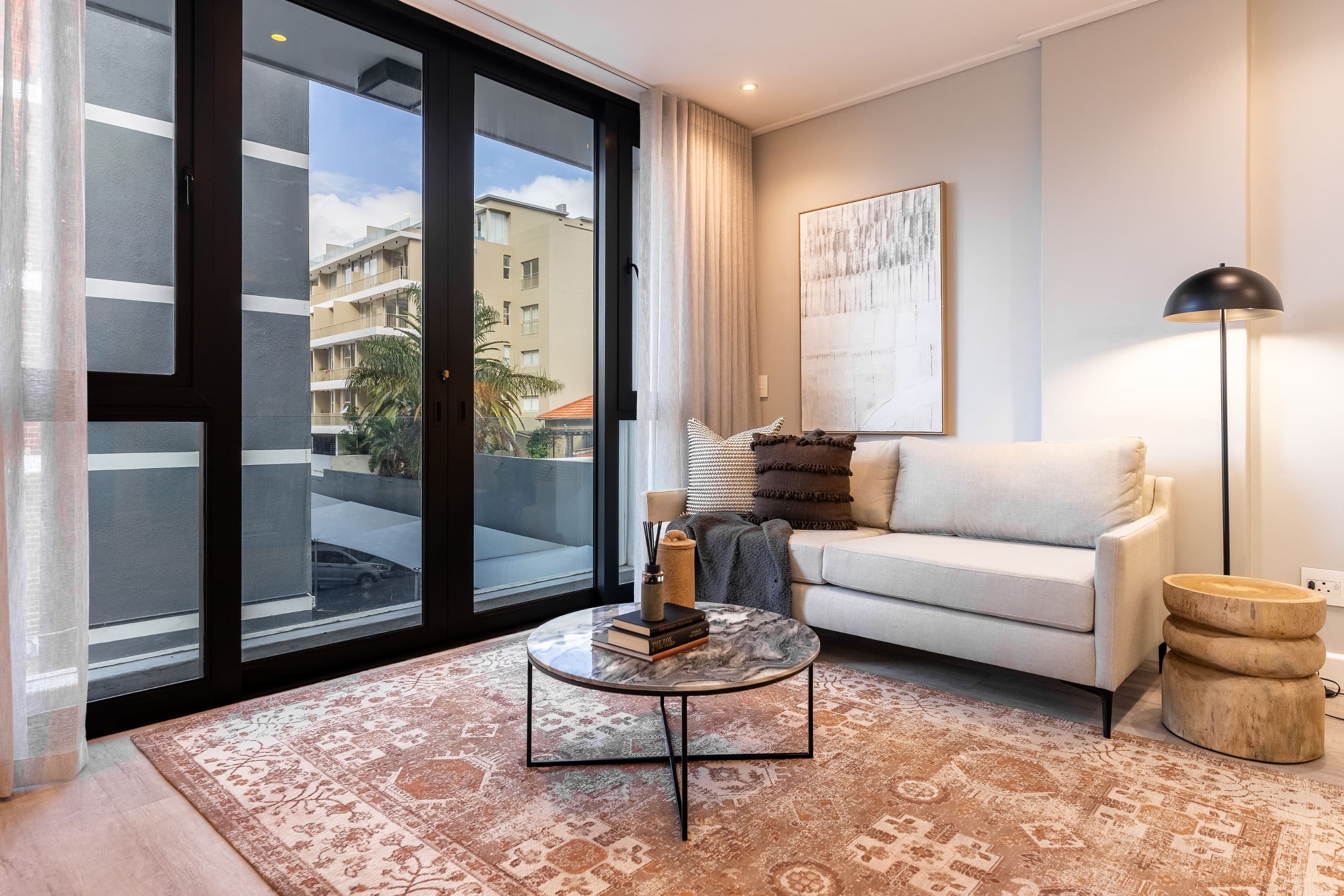 Stylish Green Point Gem with Sophisticated Touches