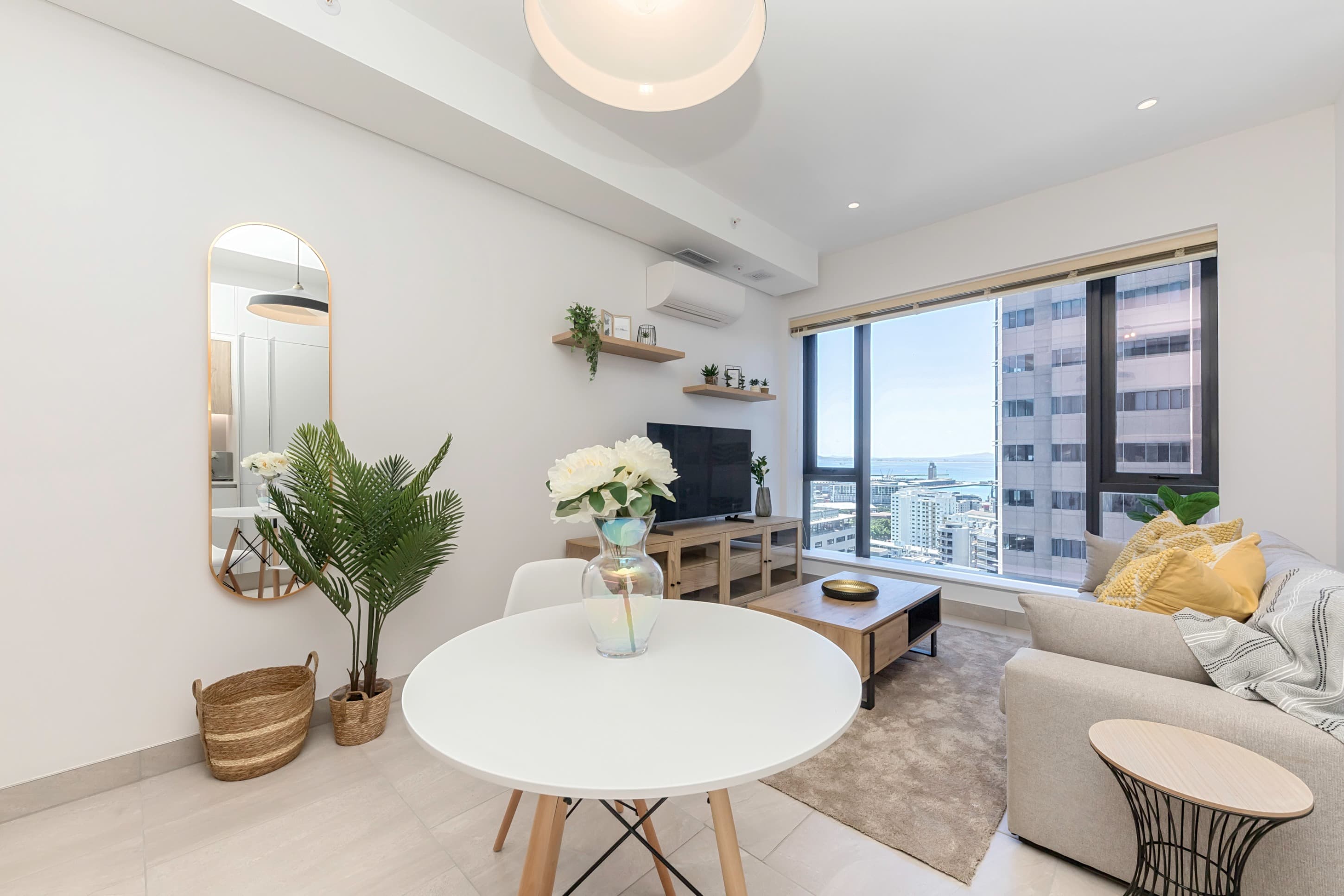 Modern Designer Apt | City & Harbour Views