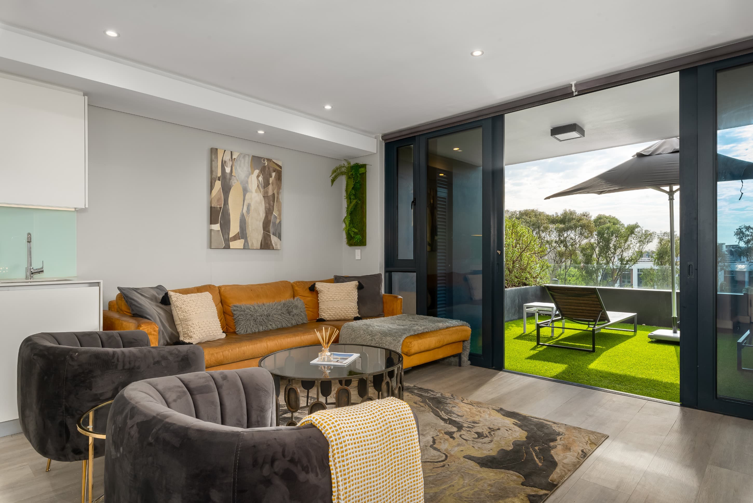 Modern & Trendy One Bedroom in Green Point