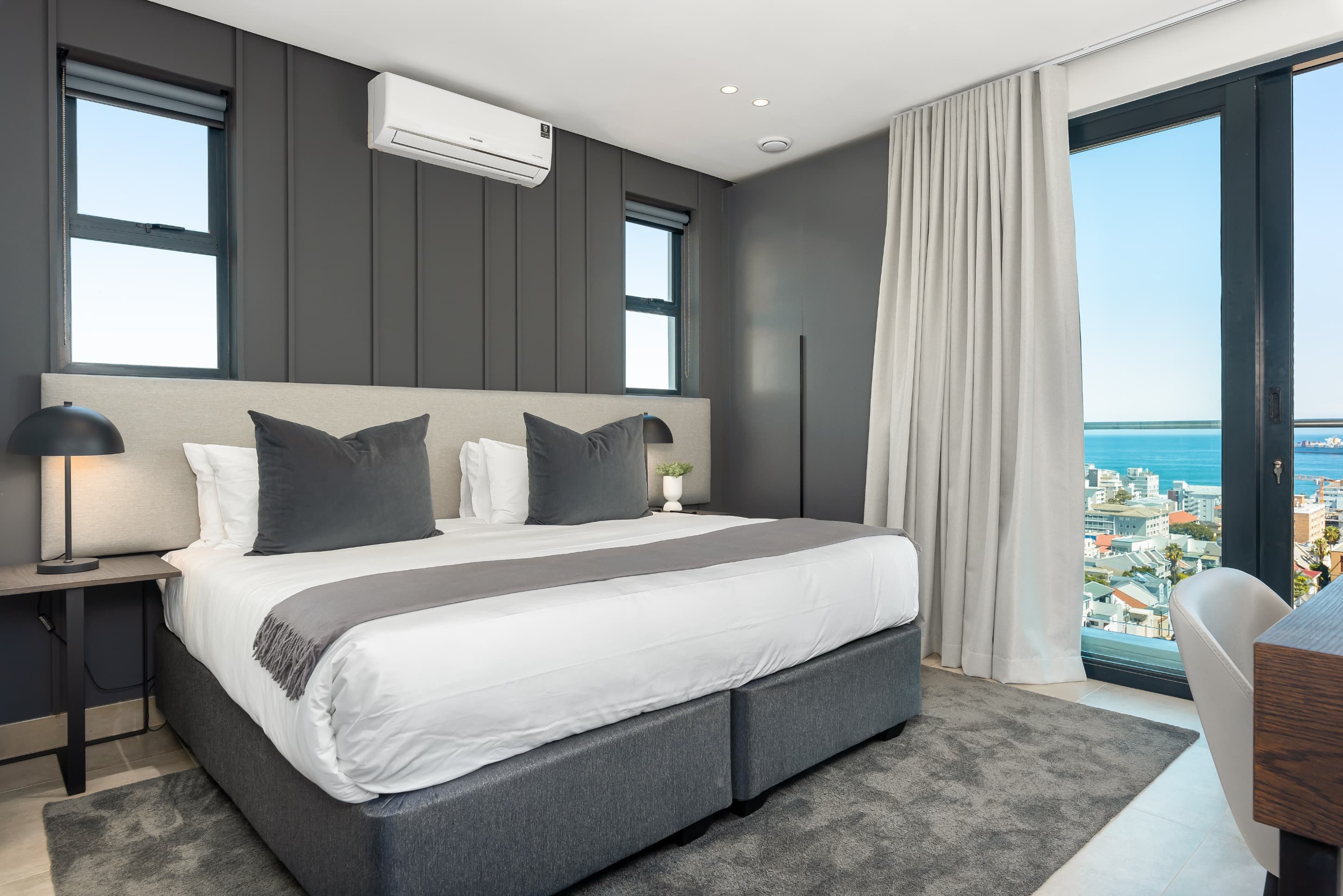 Sea View | Rooftop Pool, Wifi, Netflix