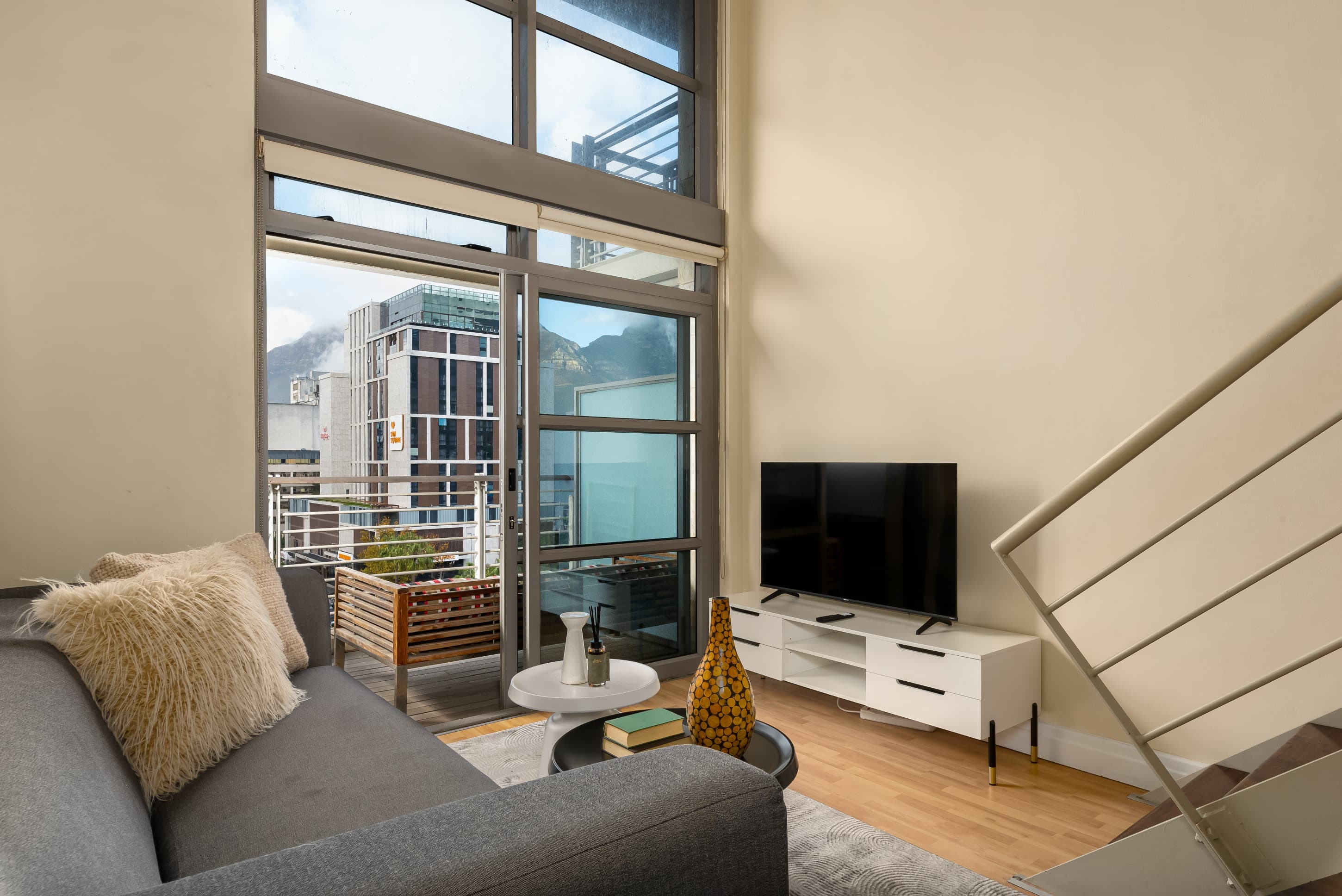 Elegant 1 Bedroom Loft | Soho on Rose